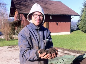 thomas rippel holding soil IMG_4423